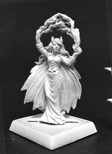 Reaper: Pathfinder Miniatures: Churrusina (metal)-1